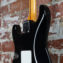 Load image into Gallery viewer, Fender Stratocaster 1957 Reissue AVRI American Vintage 2004 Black Thin Skin
