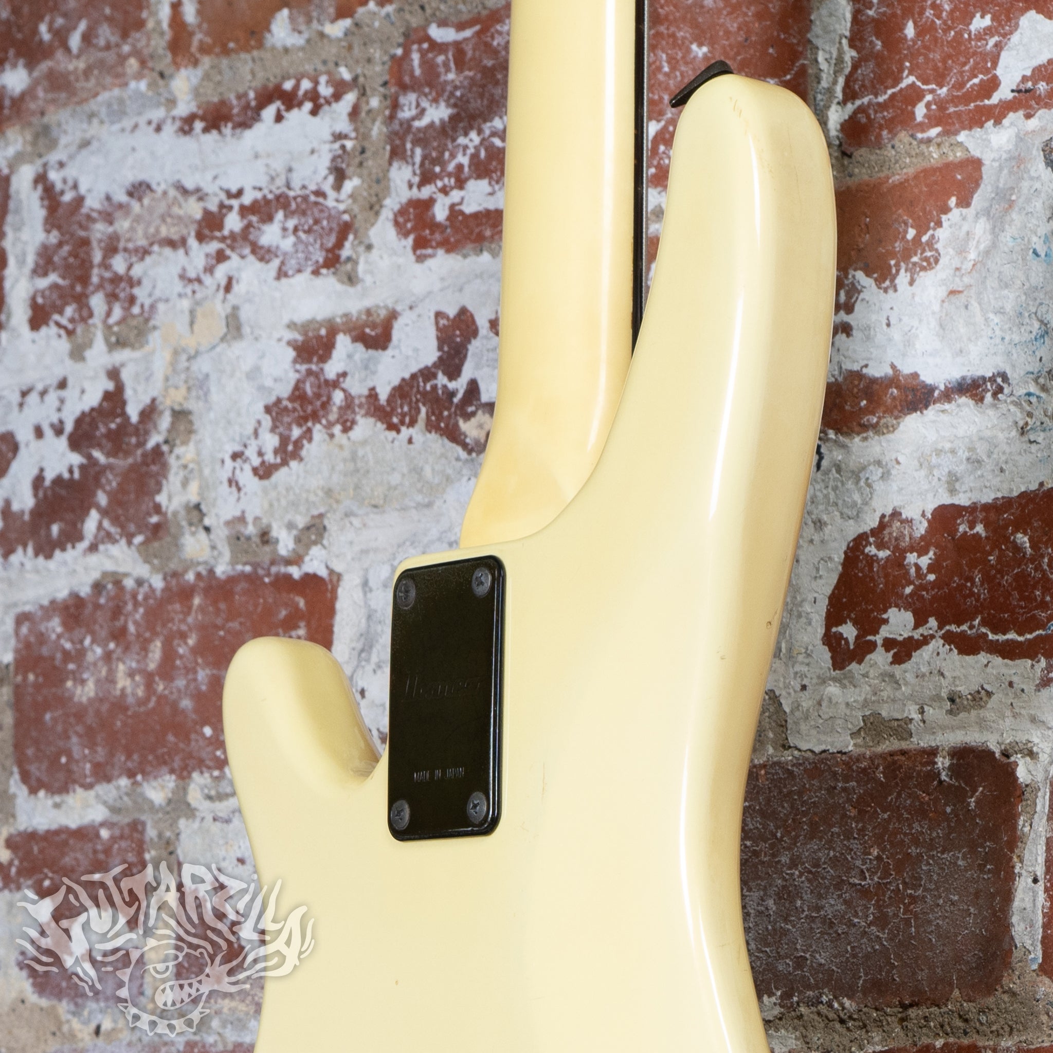 Ibanez Roadstar II RB830 Medium Scale 32
