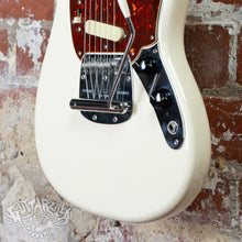 Load image into Gallery viewer, Fender Mustang MG65-86 Vintage Collection 2007 Vintage White MIJ Japan
