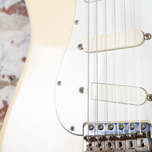 Load image into Gallery viewer, Fender Stratocaster &#39;62 Reissue ST62-770LS 1989 Olympic White Lace Sensor Active MIJ Japan FujiGen
