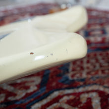 Load image into Gallery viewer, Fender Stratocaster &#39;62 Reissue ST62-770LS 1989 Olympic White Lace Sensor Active MIJ Japan FujiGen
