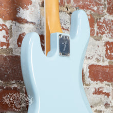 Load image into Gallery viewer, Fender Gold Foil Jazz Bass 2022 Sonic Blue
