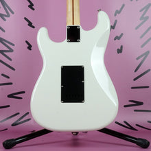 Load image into Gallery viewer, Squier Silver Series Stratocaster 1993 White MIJ Japan FujiGen
