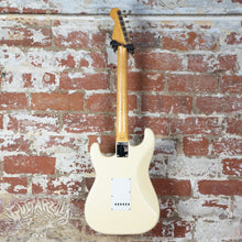Load image into Gallery viewer, Fender Stratocaster '62 Reissue ST62-55 1986 Olympic White MIJ Japan FujiGen

