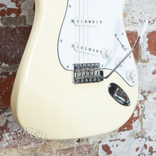 Load image into Gallery viewer, Fender Stratocaster '62 Reissue ST62-55 1986 Olympic White MIJ Japan FujiGen
