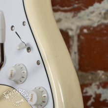 Load image into Gallery viewer, Fender Stratocaster '62 Reissue ST62-55 1986 Olympic White MIJ Japan FujiGen

