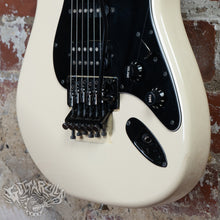Load image into Gallery viewer, Fender '62 Reissue Stratocaster Floyd Rose ST62-FR 2010 Vintage White MIJ Japan
