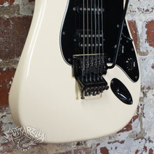 Load image into Gallery viewer, Fender '62 Reissue Stratocaster Floyd Rose ST62-FR 2010 Vintage White MIJ Japan
