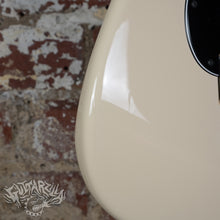 Load image into Gallery viewer, Fender '62 Reissue Stratocaster Floyd Rose ST62-FR 2010 Vintage White MIJ Japan
