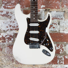 Load image into Gallery viewer, G&amp;L S-500 Premium 1998 White MIJ Japan Fujigen
