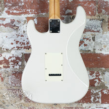 Load image into Gallery viewer, G&amp;L S-500 Premium 1998 White MIJ Japan Fujigen
