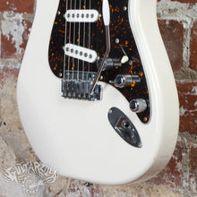 Load image into Gallery viewer, G&amp;L S-500 Premium 1998 White MIJ Japan Fujigen
