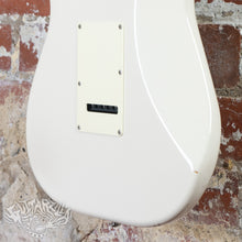 Load image into Gallery viewer, G&amp;L S-500 Premium 1998 White MIJ Japan Fujigen
