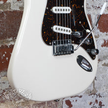 Load image into Gallery viewer, G&amp;L S-500 Premium 1998 White MIJ Japan Fujigen
