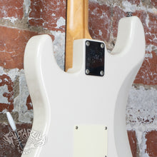 Load image into Gallery viewer, G&amp;L S-500 Premium 1998 White MIJ Japan Fujigen
