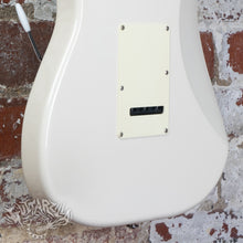 Load image into Gallery viewer, G&amp;L S-500 Premium 1998 White MIJ Japan Fujigen
