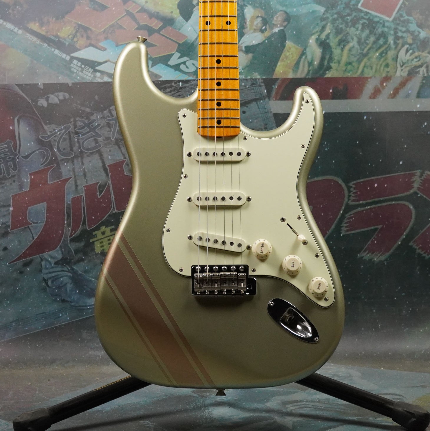 Fender Stratocaster Traditional 50's FSR 2018 Inca Silver Shoreline Gold Competition Stripe MIJ Japan