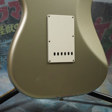 Load image into Gallery viewer, Fender Stratocaster Traditional 50&#39;s FSR 2018 Inca Silver Shoreline Gold Competition Stripe MIJ Japan
