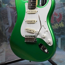 Load image into Gallery viewer, Fender Stratocaster &#39;62 Reissue  ST500VR 1991 Candy Apple Green MIJ Japan
