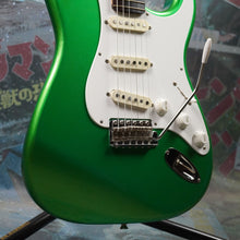 Load image into Gallery viewer, Fender Stratocaster &#39;62 Reissue  ST500VR 1991 Candy Apple Green MIJ Japan
