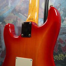 Load image into Gallery viewer, Fender Stratocaster &#39;62 Reissue ST62 2007 Cherry Sunburst MIJ Japan
