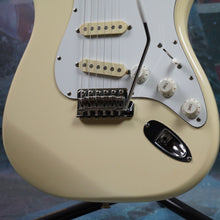 Load image into Gallery viewer, Squier Stratocaster SST-30 1985 Olympic White E Serial MIJ Japan
