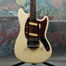 Load image into Gallery viewer, Fender Mustang &#39;66 Reissue MG-66 Olympic White 2004 MIJ Japan

