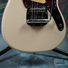 Load image into Gallery viewer, Fender Mustang &#39;66 Reissue MG-66 Olympic White 2004 MIJ Japan
