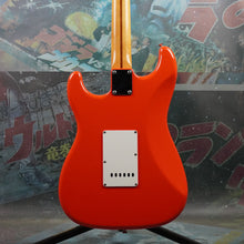 Load image into Gallery viewer, Squier Hank Marvin Signature Stratocaster 1992 Fiesta Red MIJ Japan
