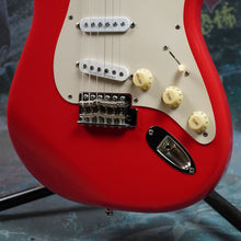 Load image into Gallery viewer, Squier Classic Vibe 50&#39;s Stratocaster 2010 Fiesta Red
